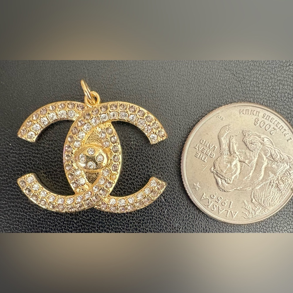 Gorgeous Chanel Gold Finish Crystal Zipper Pull! - Picture 3 of 6